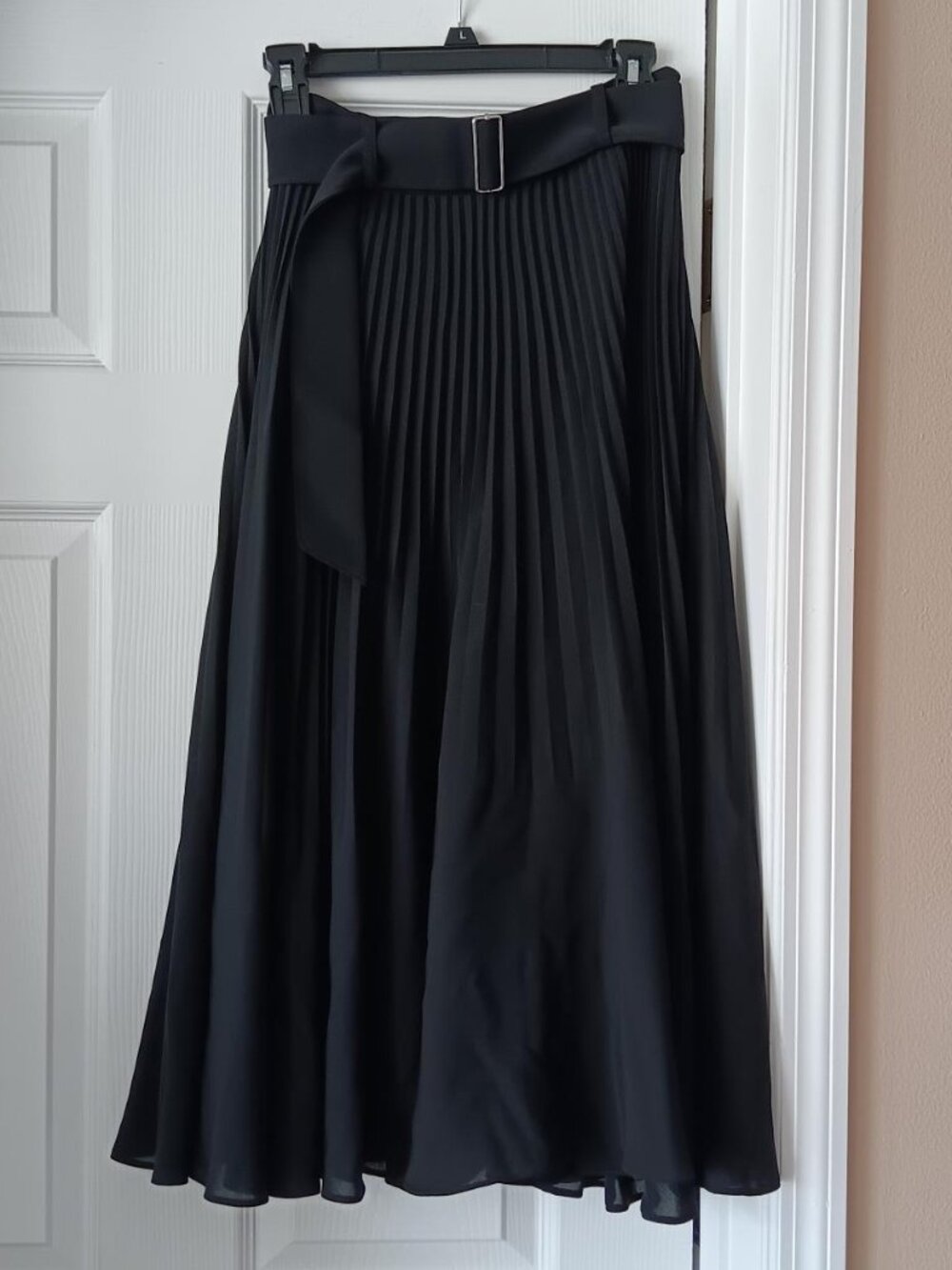 CLUB MONACO Skirt Black Pleated Belted with Silver Slide Buckle Size 00 NEW